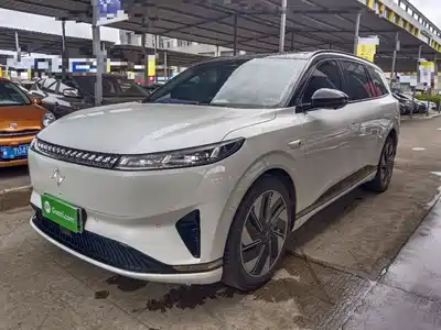 Dongfeng Yipai eπ008 2025