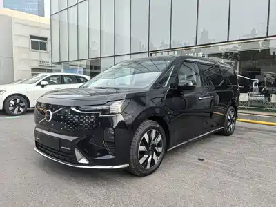 Volvo EM90 2024
