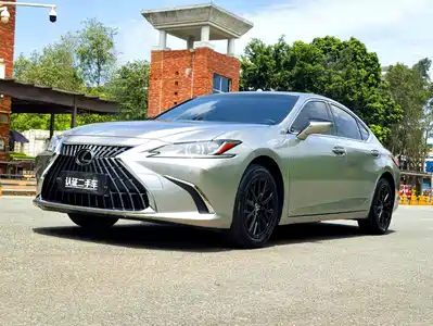 Lexus ES 2022