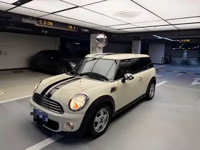 MINI CLUBMAN 2011
