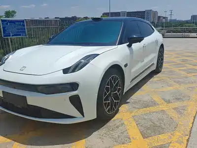 ZEEKR 001 2024