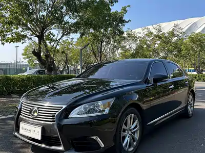 Lexus LS 2015