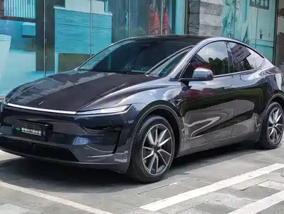 Tesla Model Y 2025