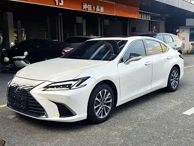 Lexus ES 2025