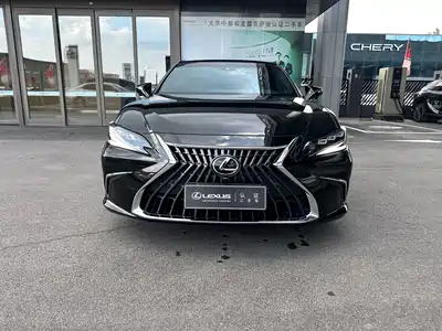 Lexus ES 2024