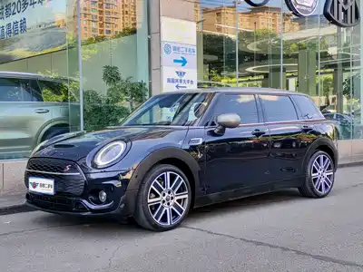 MINI CLUBMAN 2023