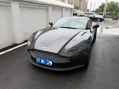 Aston Martin DB11 2022