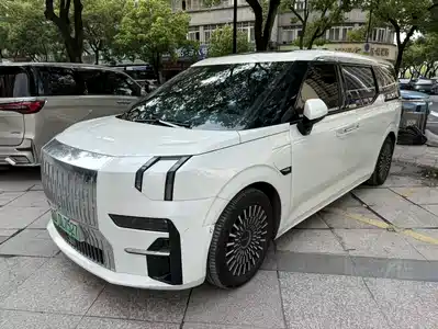 ZEEKR 009 2023