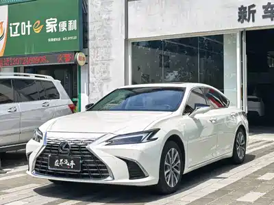 Lexus ES 2025