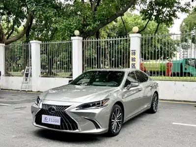 Lexus ES 2022