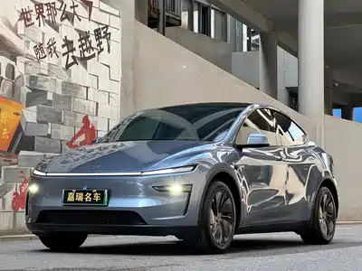 Tesla Model Y 2025