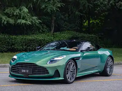 Aston Martin DB12 2024