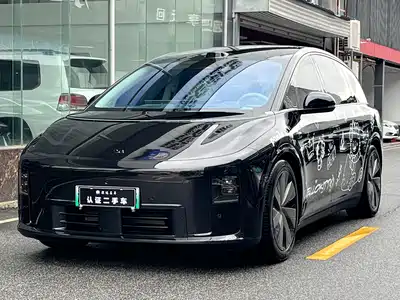 Li Auto i8 2025