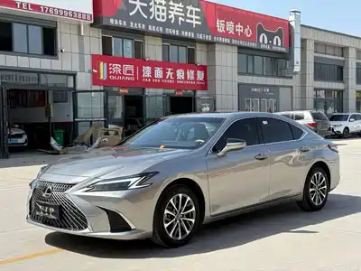 Lexus ES 2025