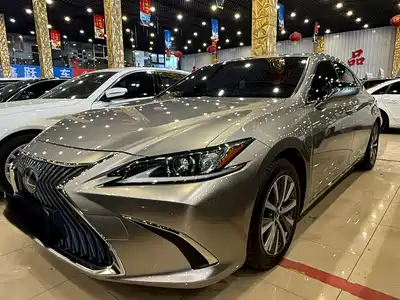 Lexus ES 2020