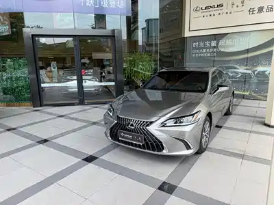 Lexus ES 2024