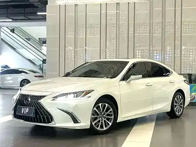 Lexus ES 2024