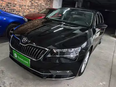 Škoda Superb 2016