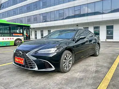Lexus ES 2025