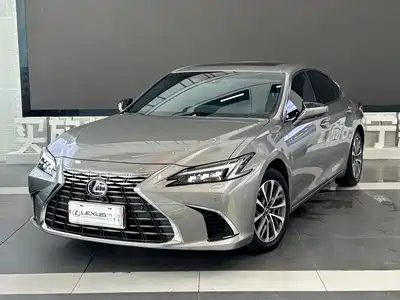 Lexus ES 2025
