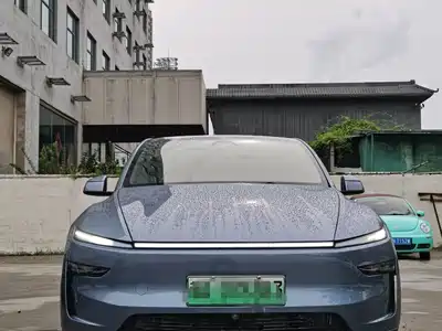 Tesla Model Y 2025