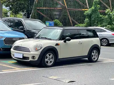 MINI CLUBMAN 2010
