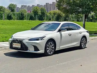 Lexus ES 2025