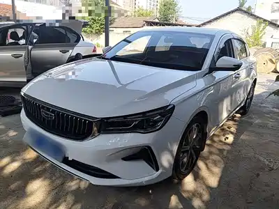 Geely Emgrand 2022