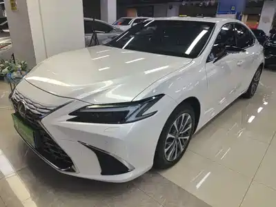 Lexus ES 2025