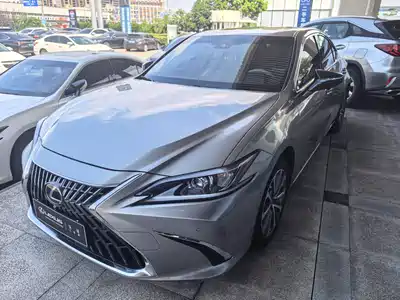 Lexus ES 2024