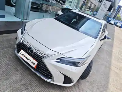 Lexus ES 2025