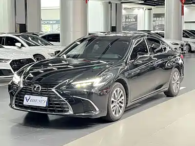 Lexus ES 2025
