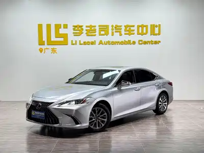 Lexus ES 2024