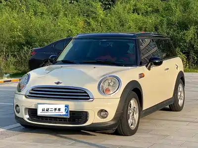 MINI CLUBMAN 2013