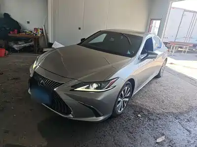 Lexus ES 2019