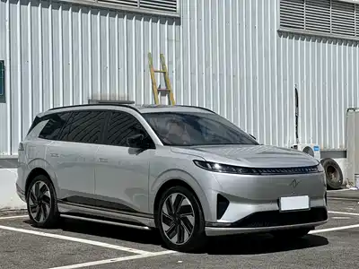 Dongfeng Yipai eπ008 2025