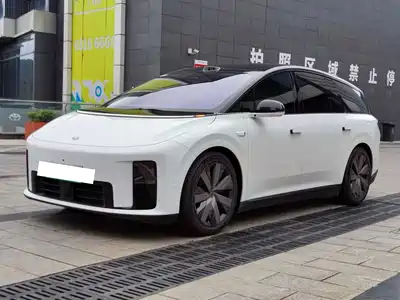 Li Auto i8 2025