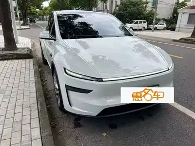 Tesla Model Y 2025