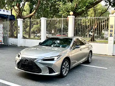 Lexus ES 2025