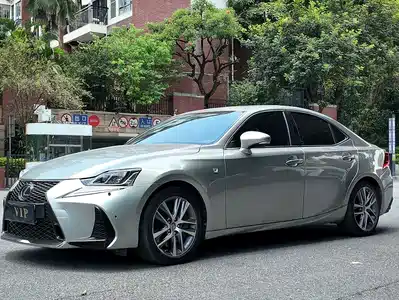 Lexus IS 2019