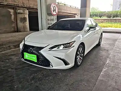 Lexus ES 2020