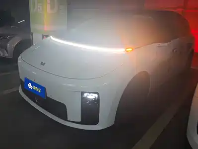 Li Auto i8 2025