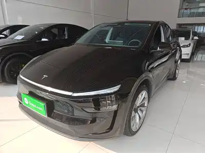 Tesla Model Y 2025