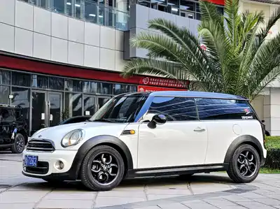 MINI CLUBMAN 2012