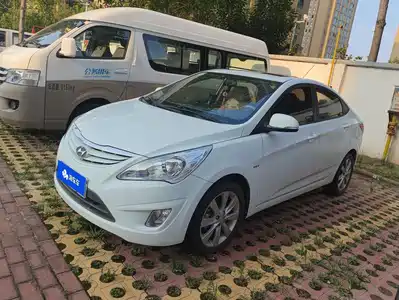 Hyundai Verna 2012