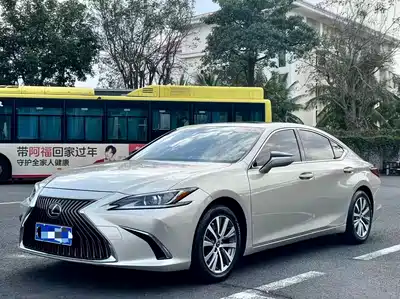 Lexus ES 2020