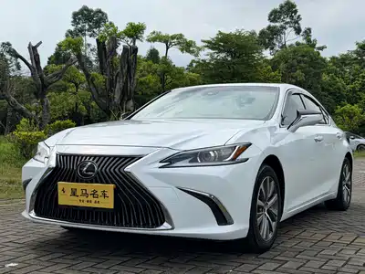 Lexus ES 2019