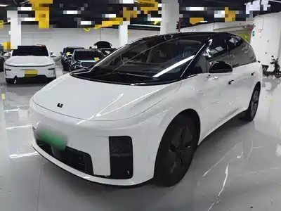 Li Auto i8 2025