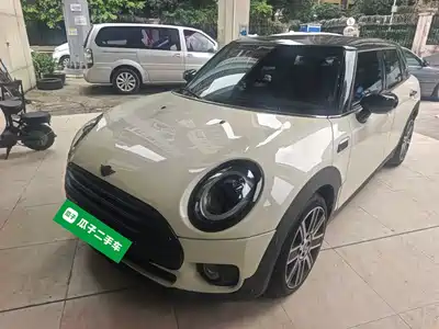 MINI CLUBMAN 2023