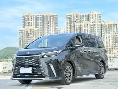 Lexus LM 2025